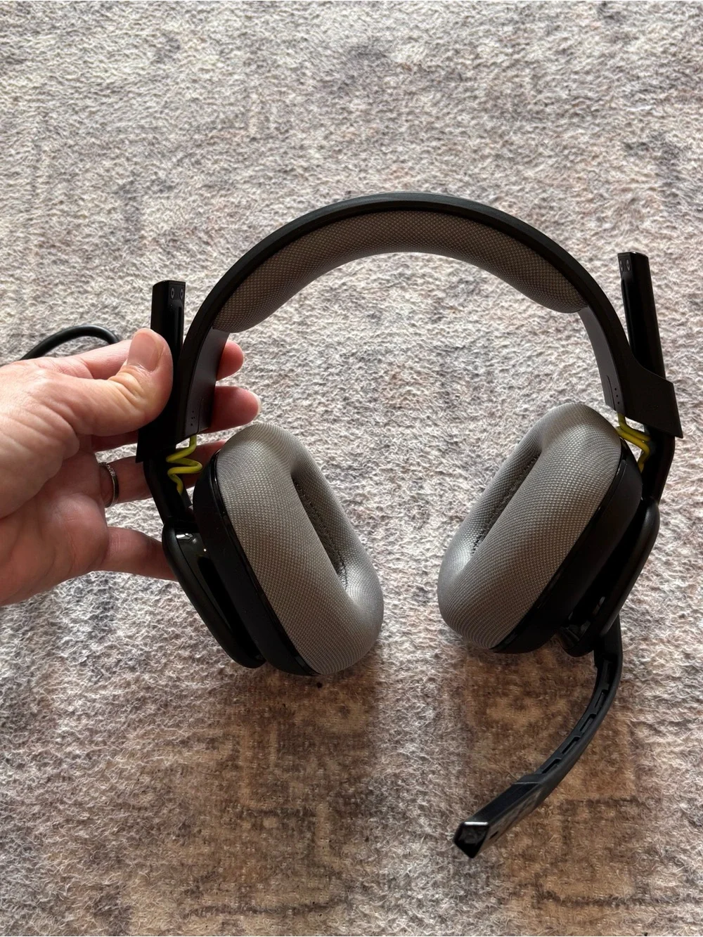Wireless Gaming Headset with Gray Ear Cushions and Black Frame